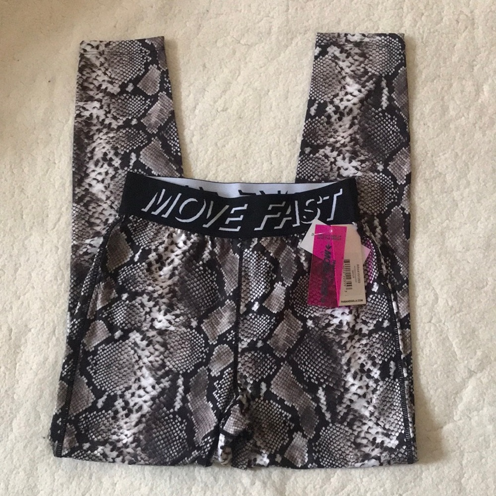 NWT | Pam & Gela Move Fast 7/8 Legging in Snake-print Size Small